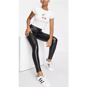 NWT Abercrombie & Fitch Vegan Leather Leggings Skinny Petite
Pant Black